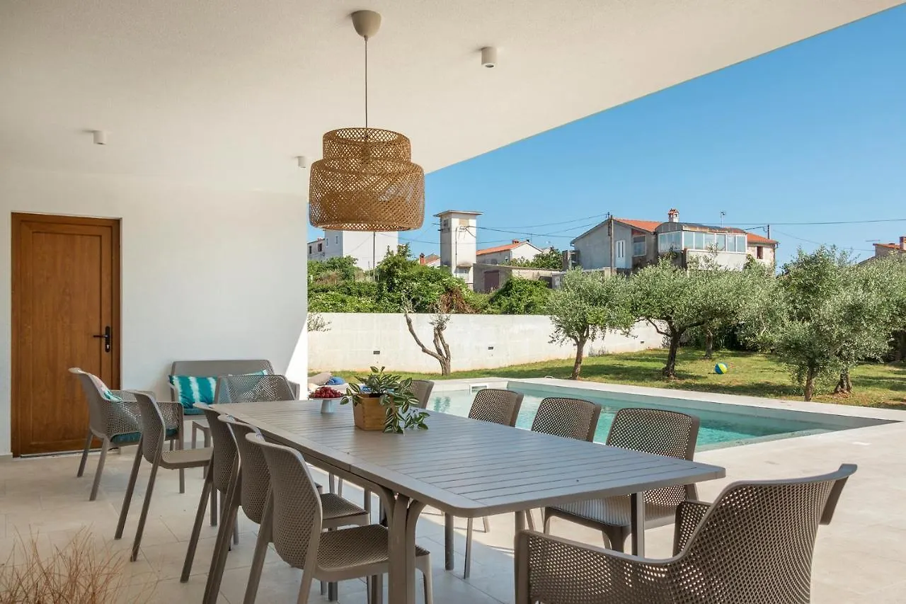 Villa San Zusto, 1600 M2 Plot Area, Heated Pool With Hydromassage Zone Galizana
