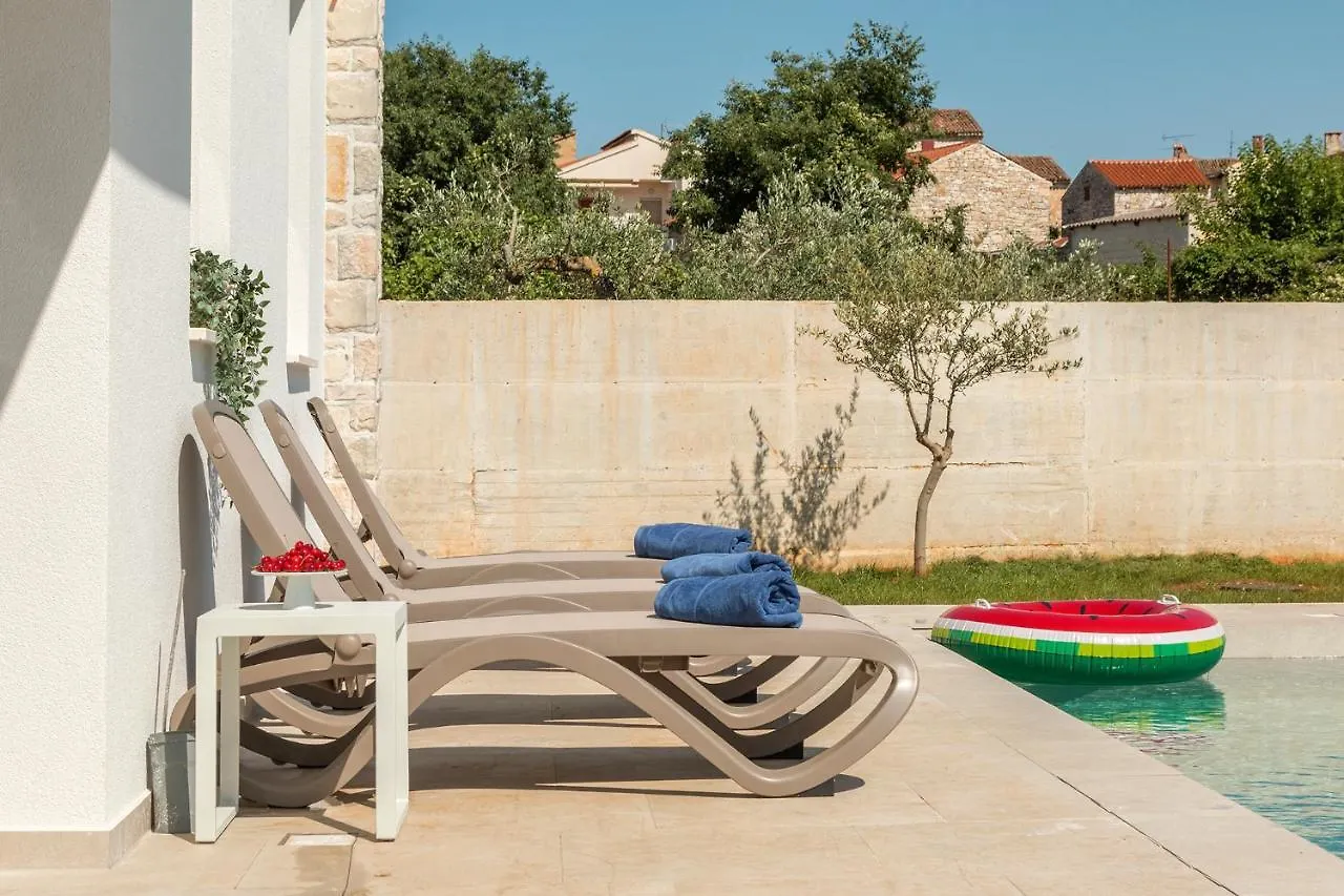 Villa San Zusto, 1600 M2 Plot Area, Heated Pool With Hydromassage Zone Galizana