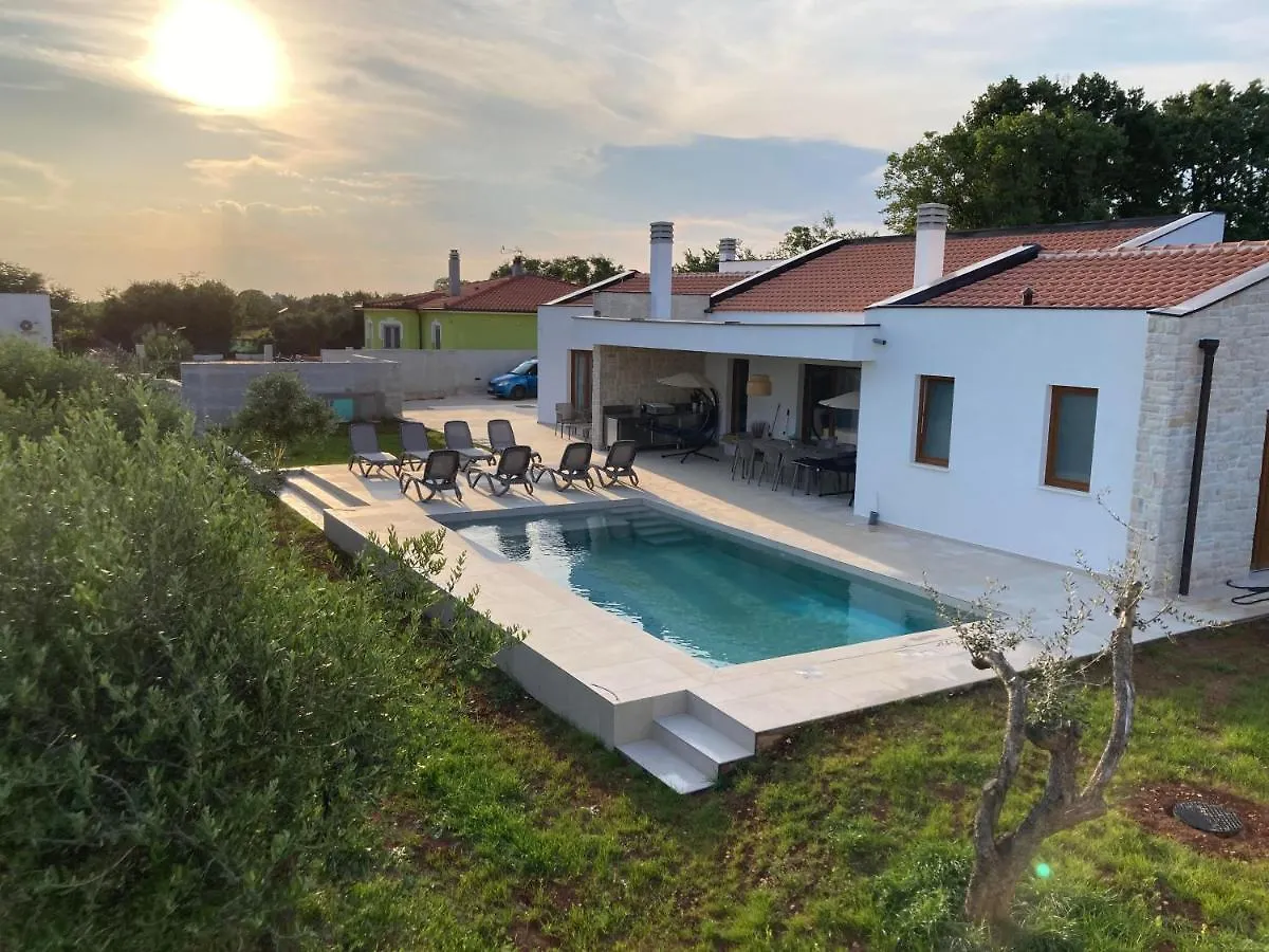 Villa San Zusto, 1600 M2 Plot Area, Heated Pool With Hydromassage Zone Galizana