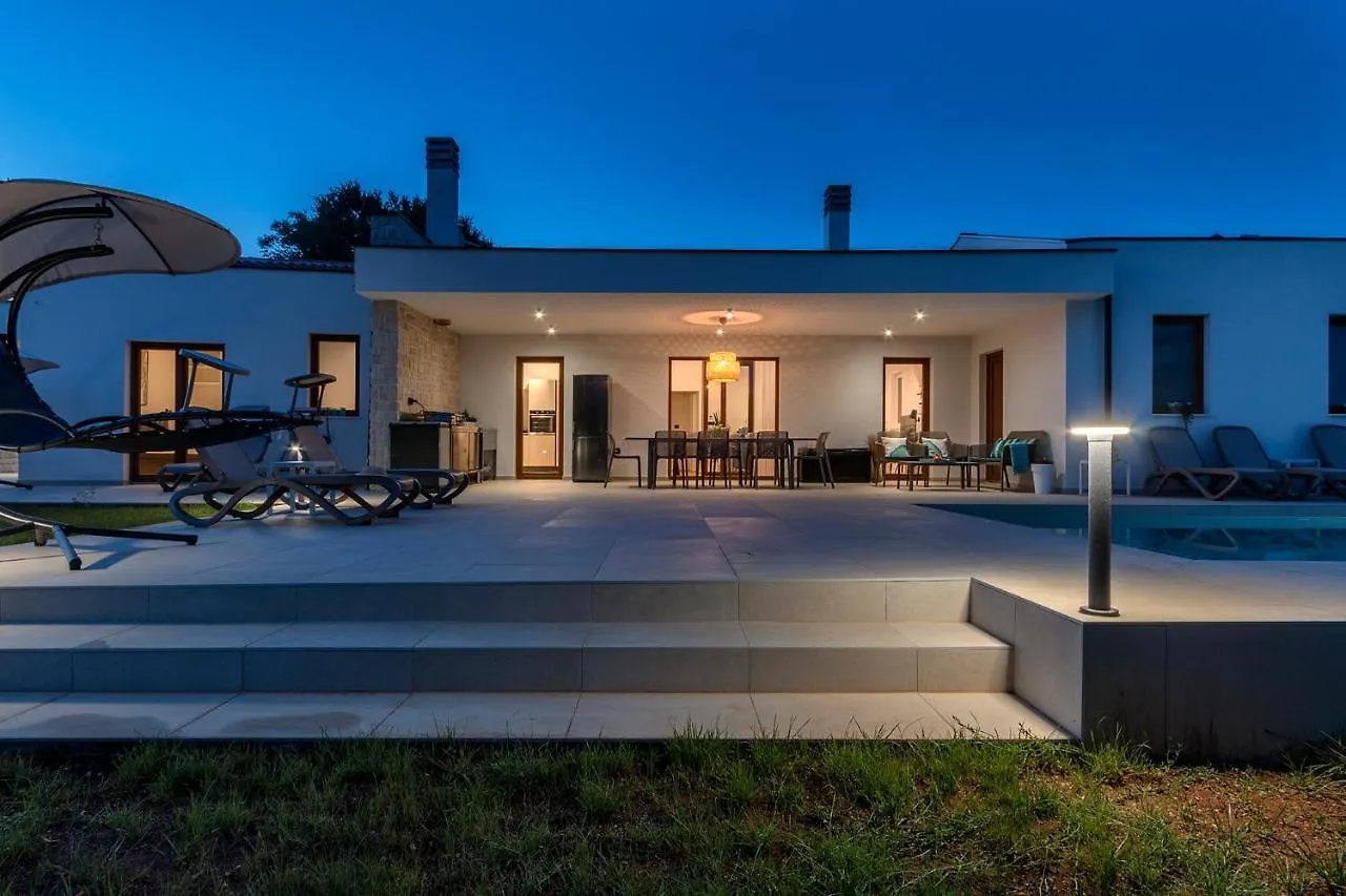 Villa San Zusto, 1600 M2 Plot Area, Heated Pool With Hydromassage Zone Galizana