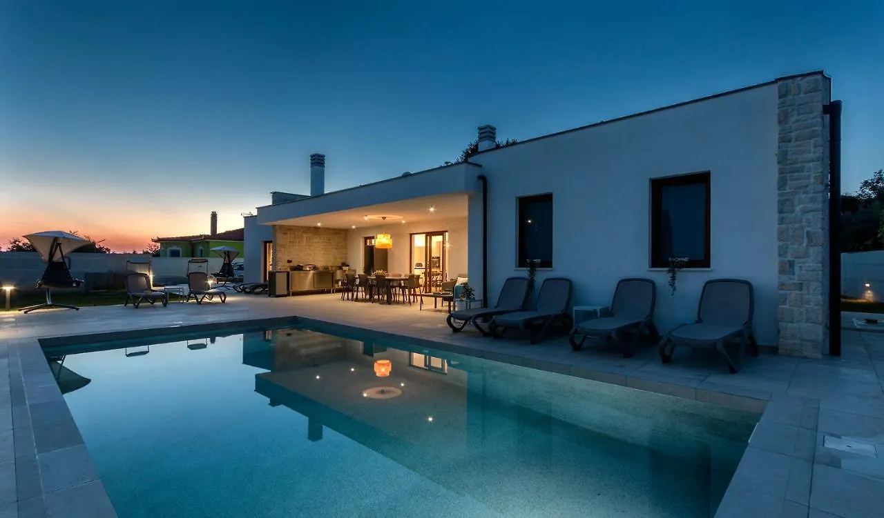Villa San Zusto, 1600 M2 Plot Area, Heated Pool With Hydromassage Zone Galizana Croatia