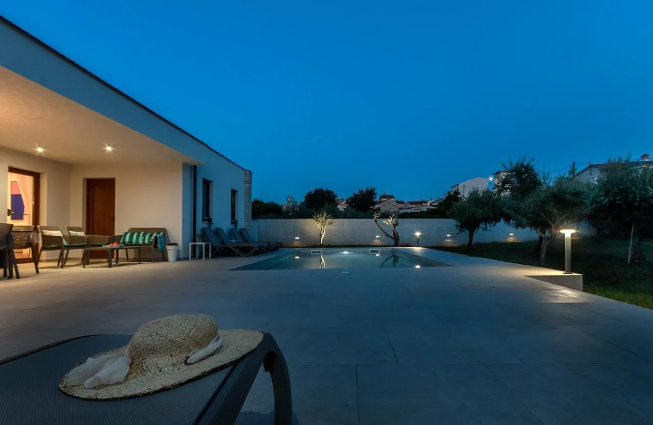 Villa San Zusto, 1600 M2 Plot Area, Heated Pool With Hydromassage Zone Galizana