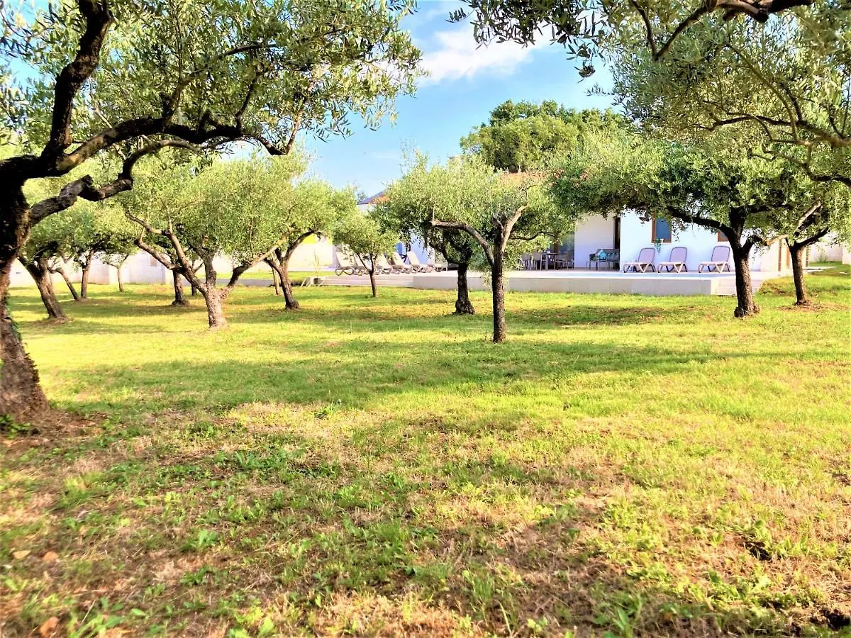 Villa San Zusto, 1600 M2 Plot Area, Heated Pool With Hydromassage Zone Galizana