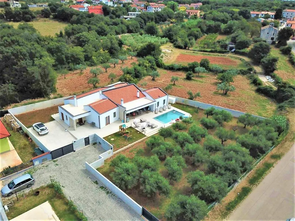 Villa San Zusto, 1600 M2 Plot Area, Heated Pool With Hydromassage Zone Galizana