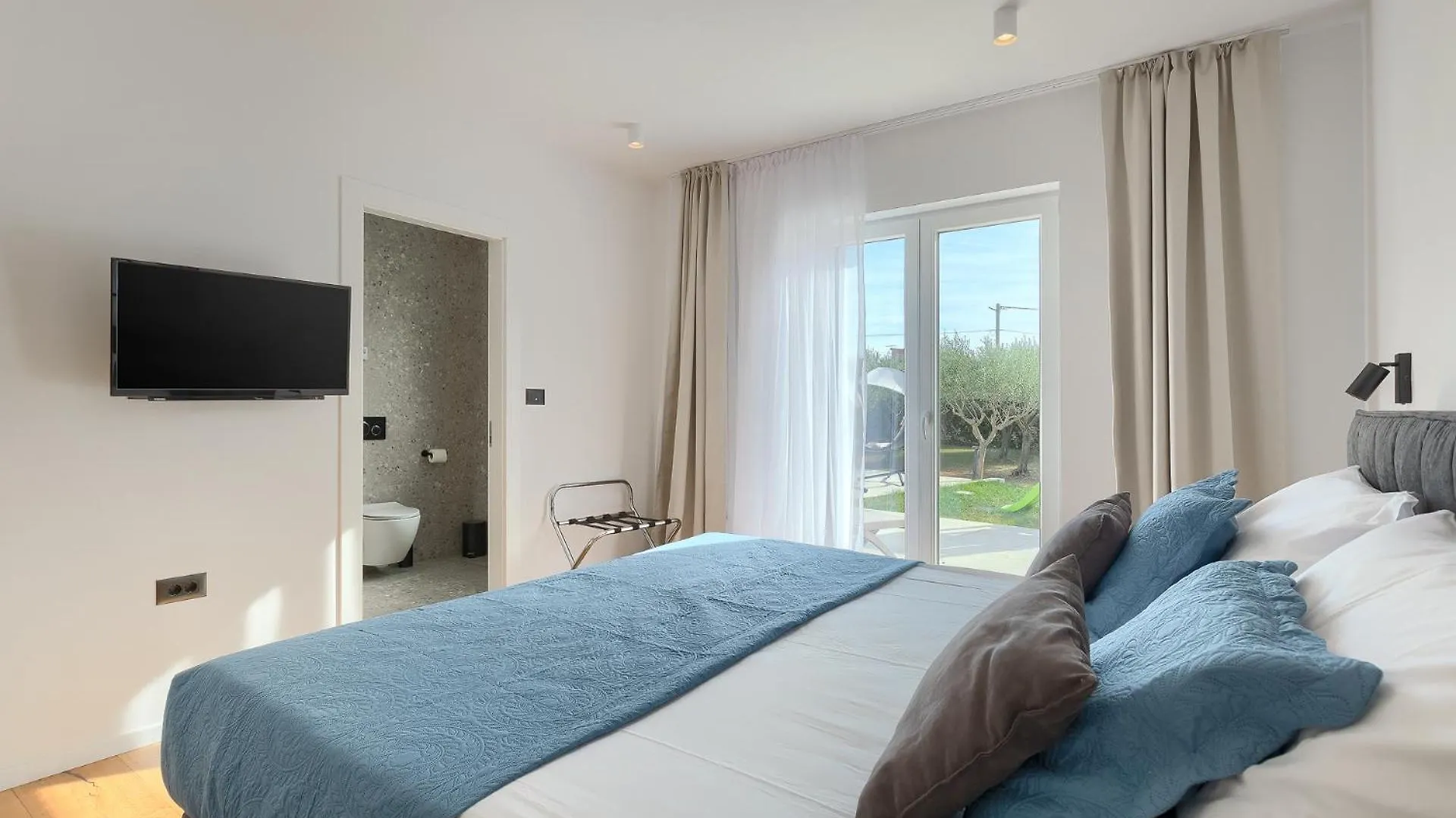 Villa San Zusto, 1600 M2 Plot Area, Heated Pool With Hydromassage Zone Galizana 0*,  Croatia