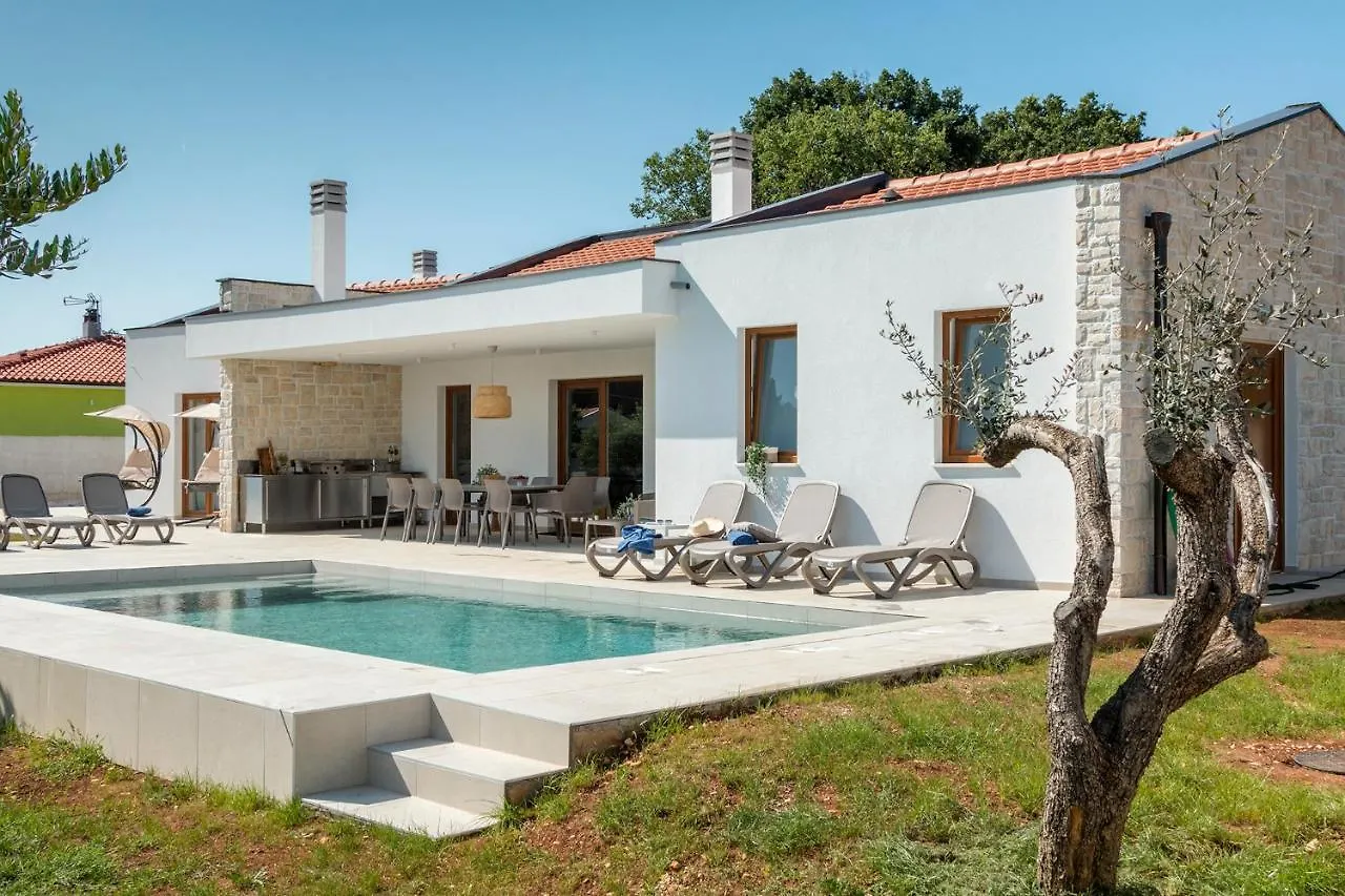 Villa San Zusto, 1600 M2 Plot Area, Heated Pool With Hydromassage Zone Galižana 0*,  كرواتيا